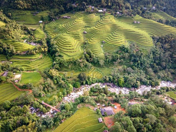 Come posso valutare il potenziale di un terreno agricolo per la conversione in un impianto fotovoltaico in Puglia?